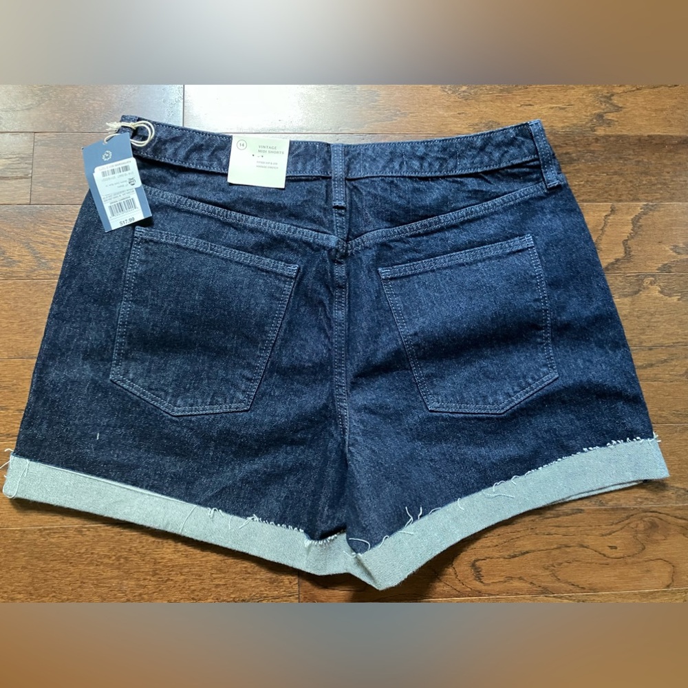Shorts - Picture 2 of 6